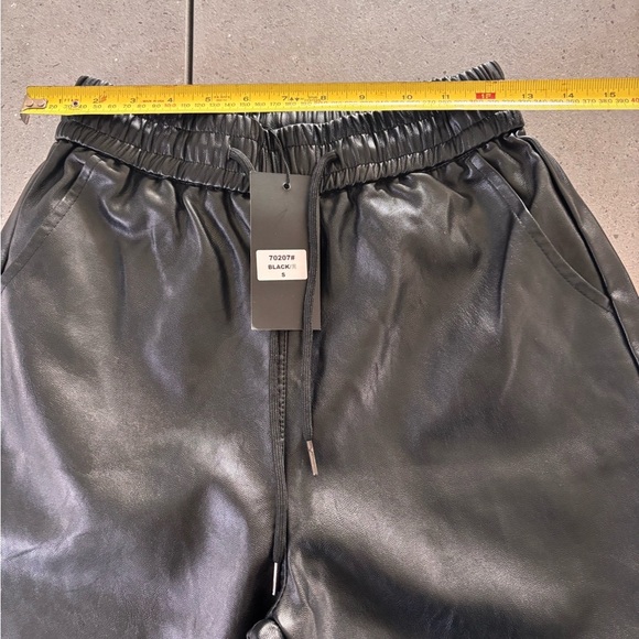 Women’s Venti6 Black Pants - Picture 3 of 8